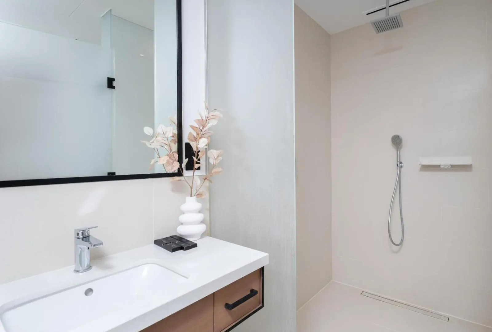 Dazzling And Spacious 3Bdr In Vida Marina-28 Dubai 0*,