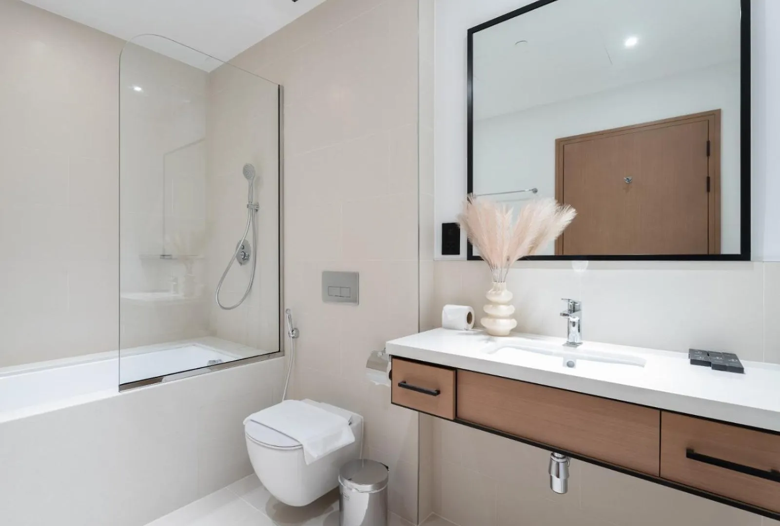 Dazzling And Spacious 3Bdr In Vida Marina-28 Dubai Apartment