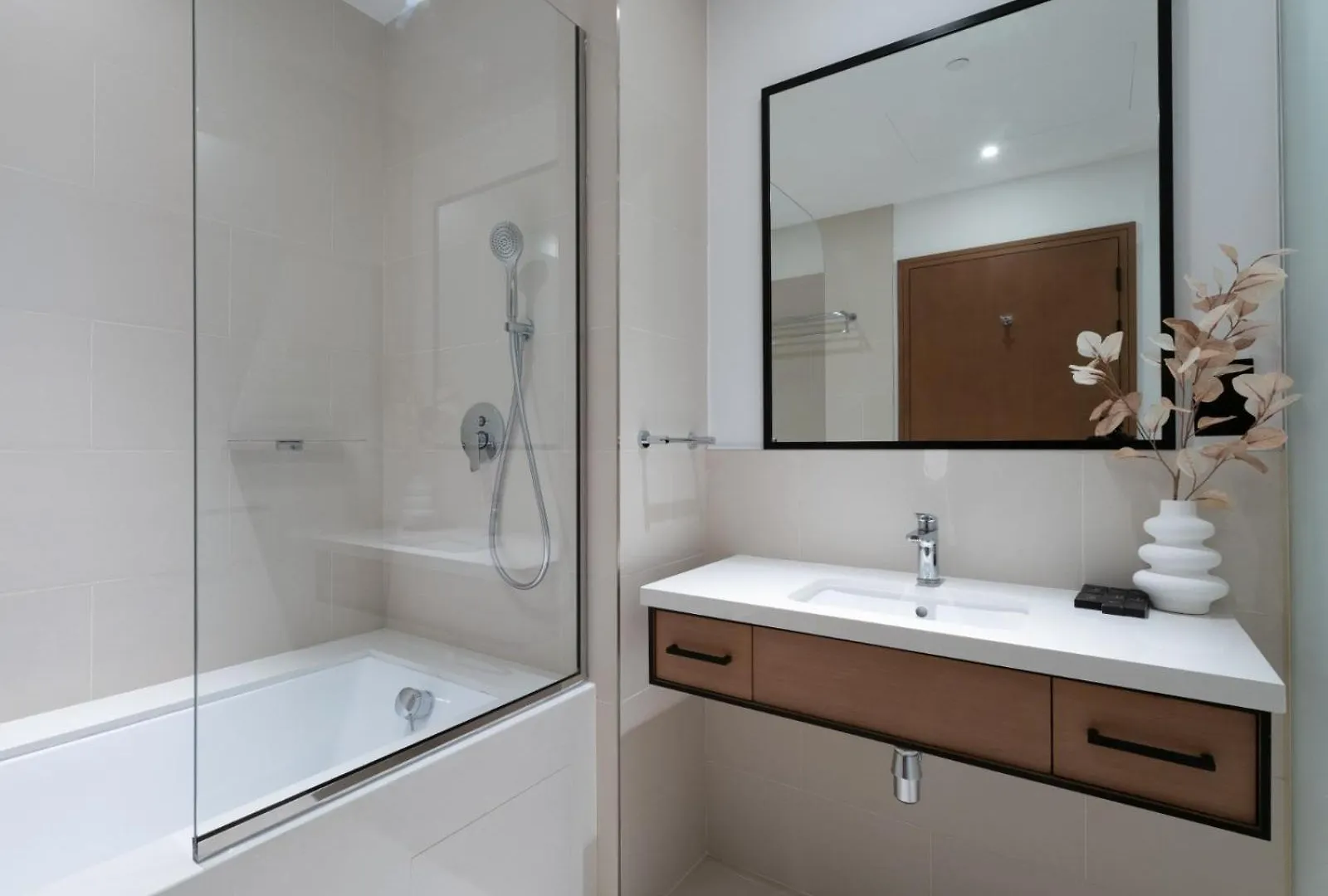 Dazzling And Spacious 3Bdr In Vida Marina-28 Dubai